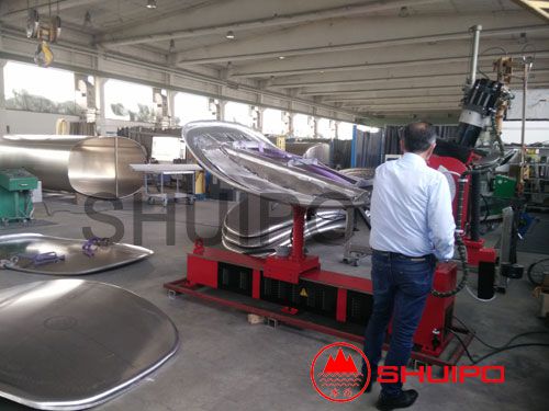 封頭旋邊(德國客戶使用現場) 封頭旋邊(德國客戶使用現場)