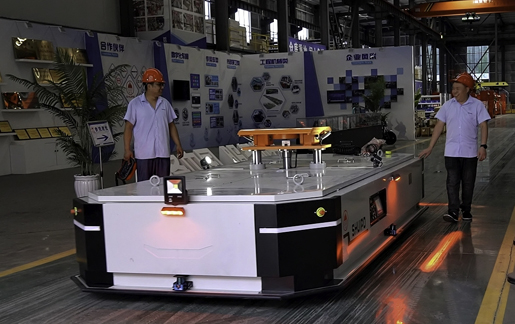 30T 牽引 AGV 在物流行業(yè)優(yōu)勢顯著，具備強(qiáng)大負(fù)載、精準(zhǔn)導(dǎo)航、自動化作業(yè)、適應(yīng)復(fù)雜環(huán)境、節(jié)省人力、便于集成以及安全性能突出等優(yōu)勢，助力物流高效運(yùn)作。